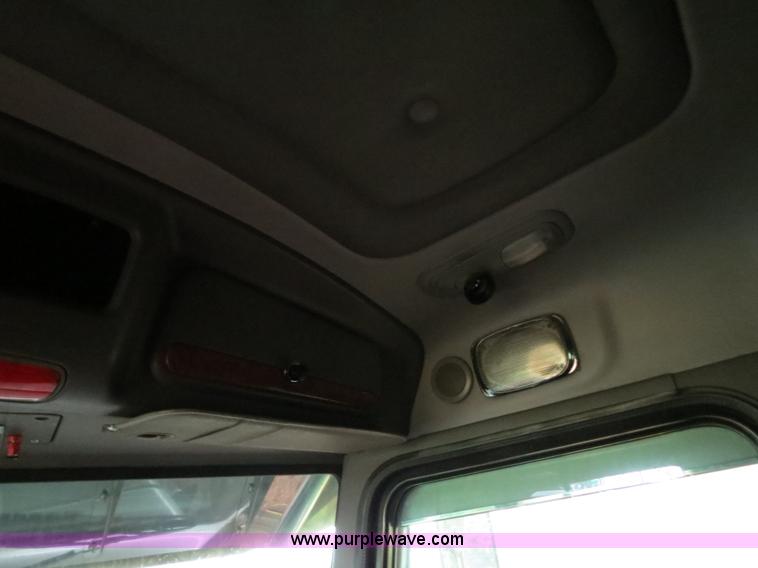 image for item B4770 2006 Peterbilt 379 semi truck