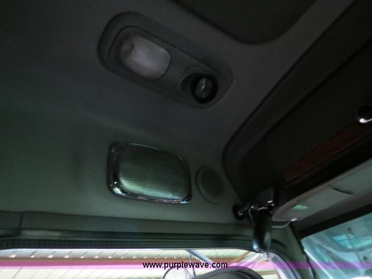 image for item B4770 2006 Peterbilt 379 semi truck