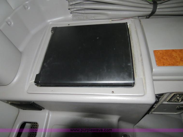 image for item B4770 2006 Peterbilt 379 semi truck