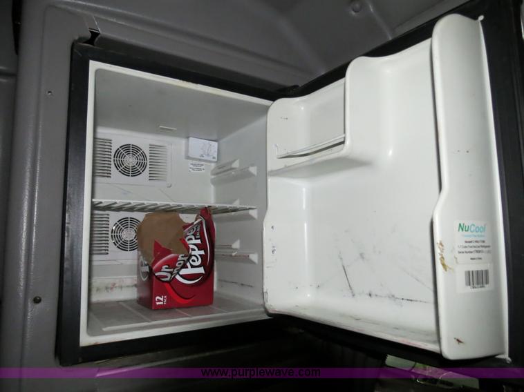 image for item B4770 2006 Peterbilt 379 semi truck