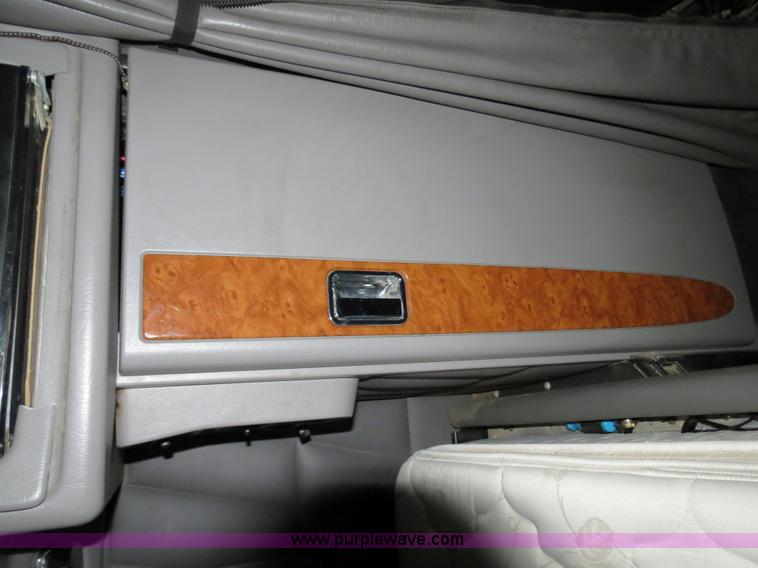 image for item B4770 2006 Peterbilt 379 semi truck