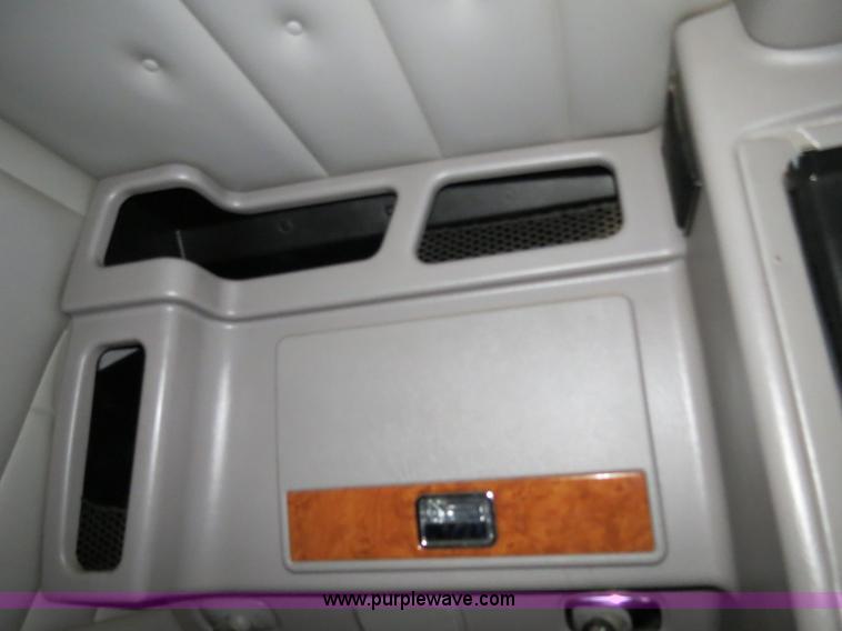 image for item B4770 2006 Peterbilt 379 semi truck