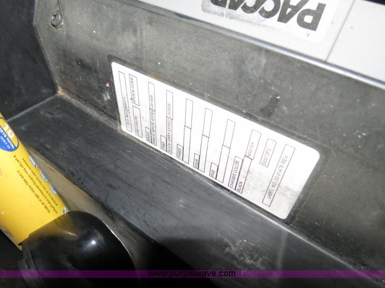 image for item B4770 2006 Peterbilt 379 semi truck