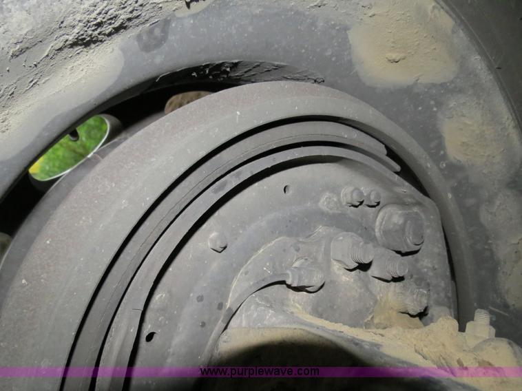 image for item B4770 2006 Peterbilt 379 semi truck