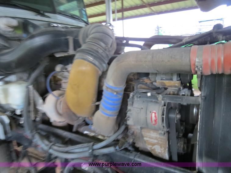 image for item B4770 2006 Peterbilt 379 semi truck