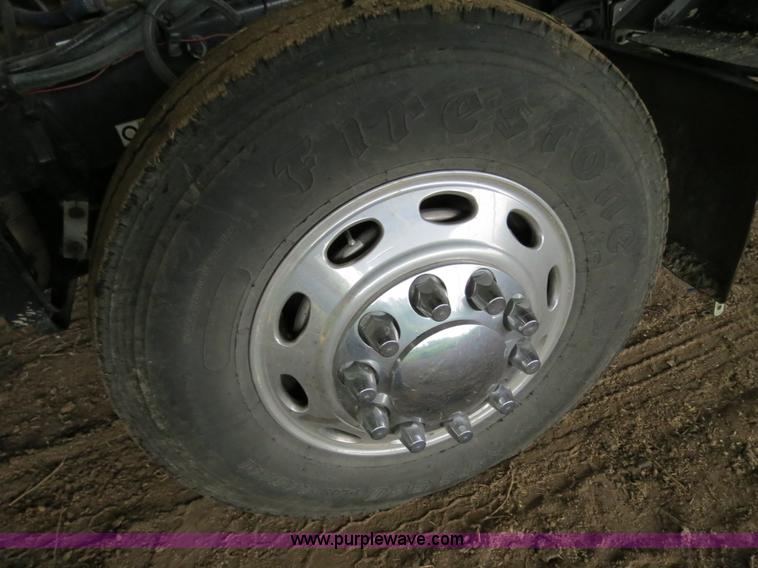 image for item B4770 2006 Peterbilt 379 semi truck