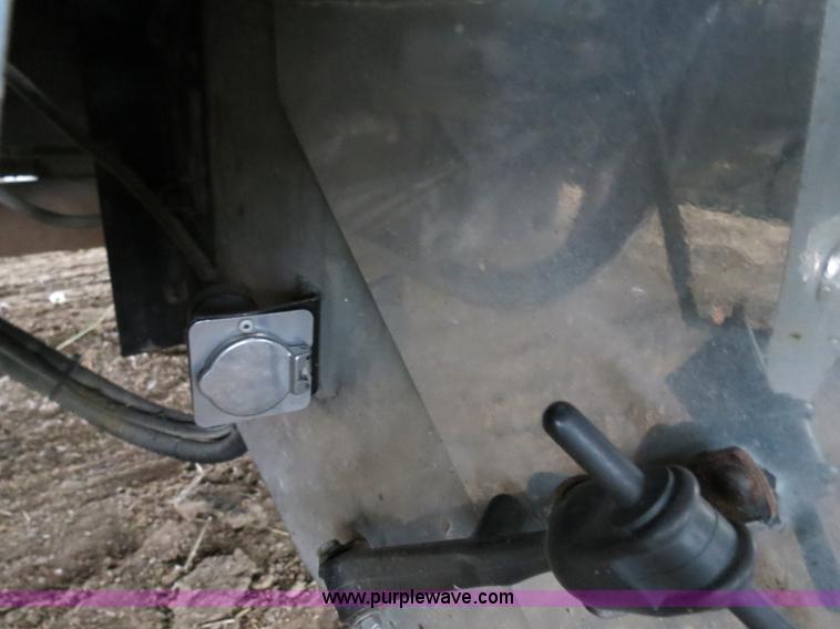 image for item B4770 2006 Peterbilt 379 semi truck