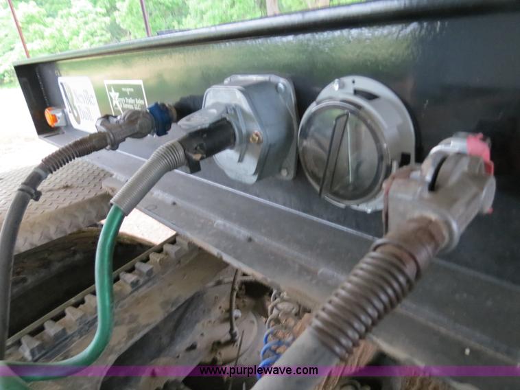 image for item B4770 2006 Peterbilt 379 semi truck