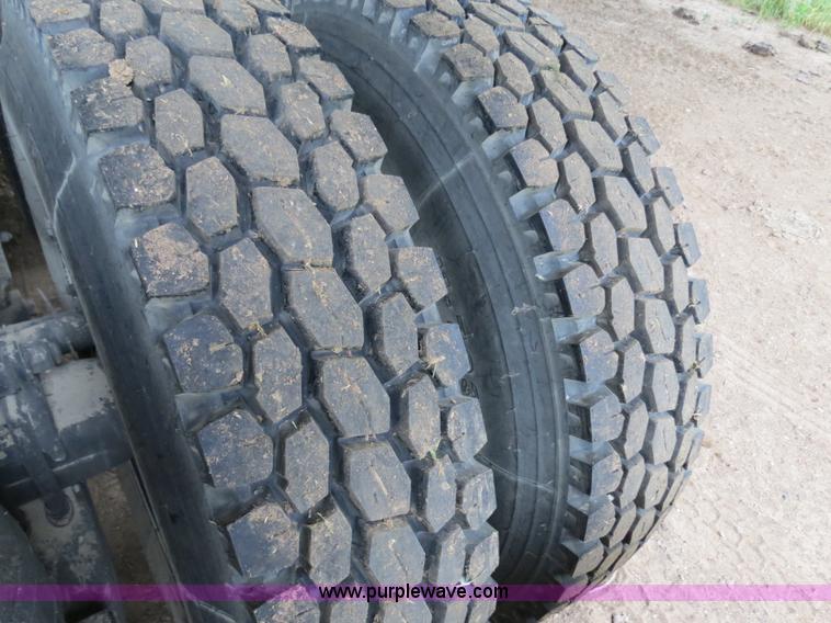 image for item B4770 2006 Peterbilt 379 semi truck