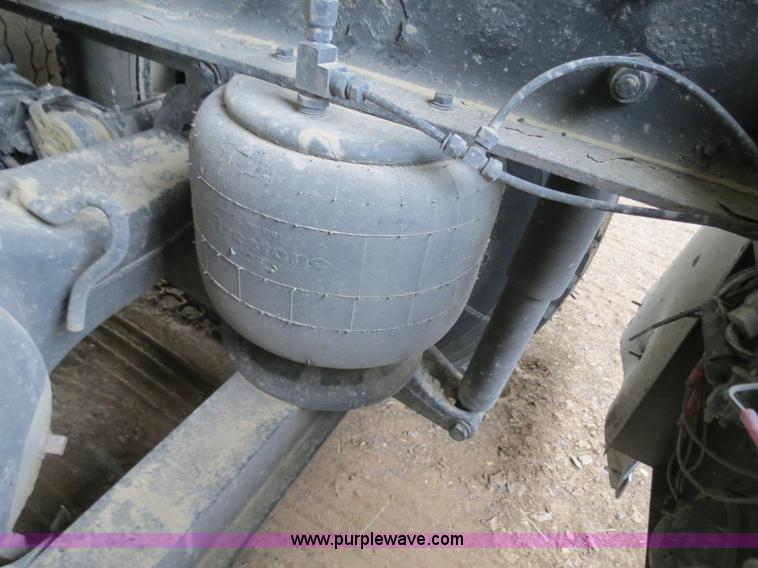 image for item B4770 2006 Peterbilt 379 semi truck