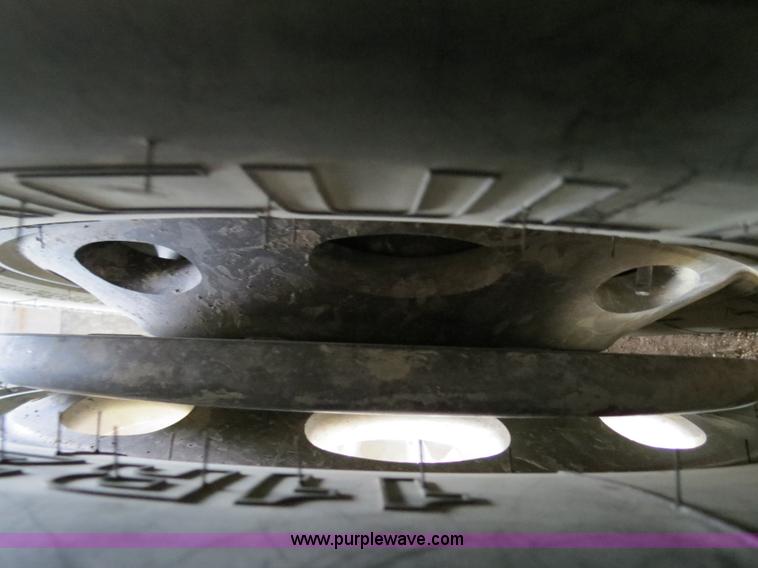 image for item B4770 2006 Peterbilt 379 semi truck