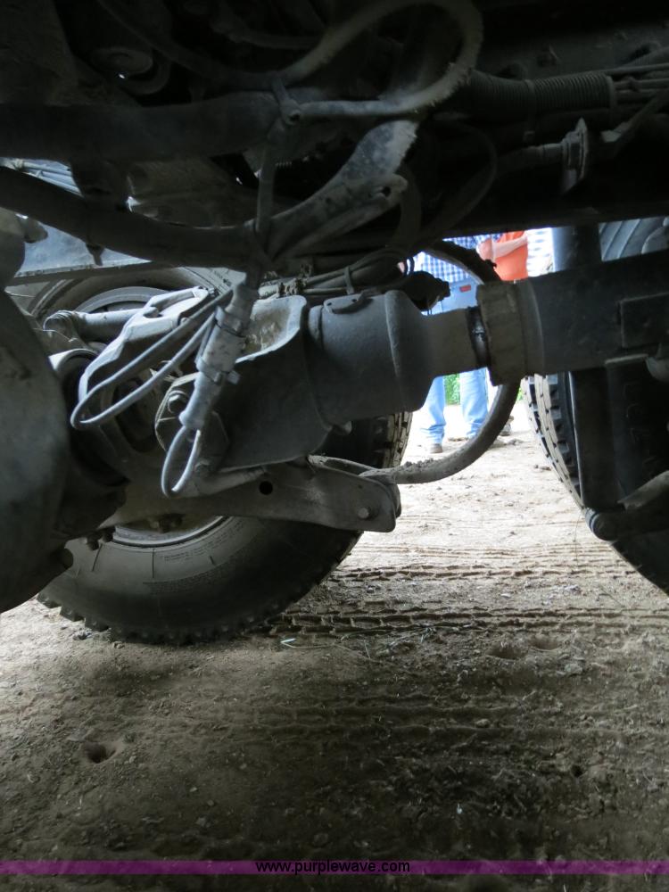 image for item B4770 2006 Peterbilt 379 semi truck