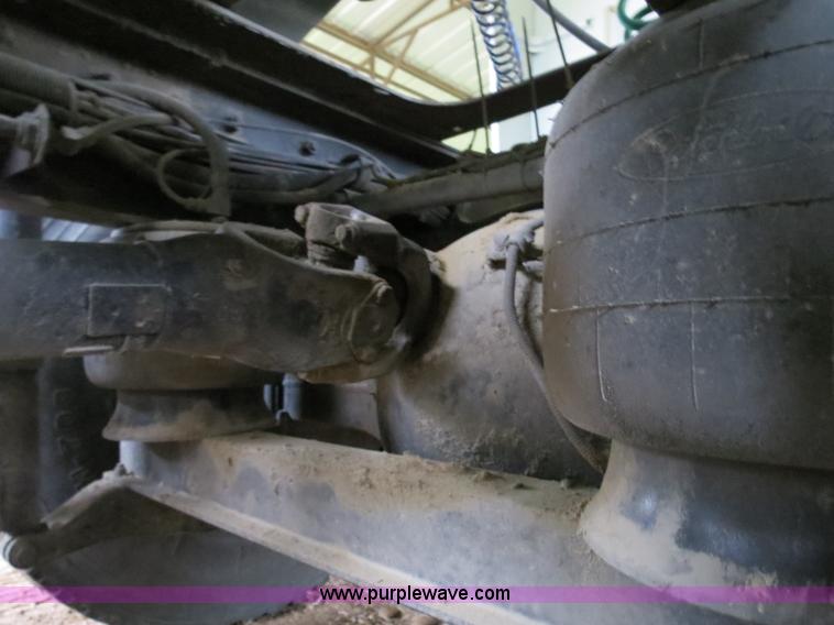 image for item B4770 2006 Peterbilt 379 semi truck