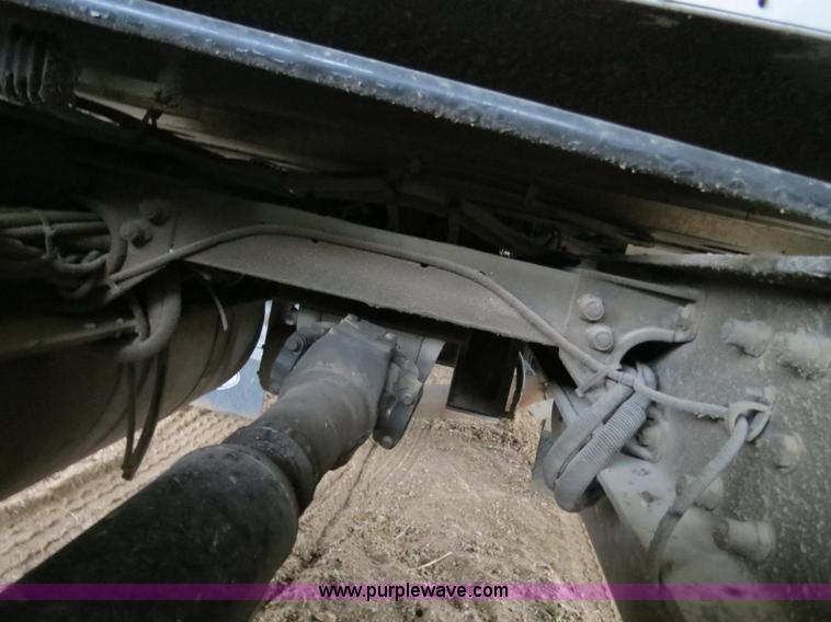 image for item B4770 2006 Peterbilt 379 semi truck