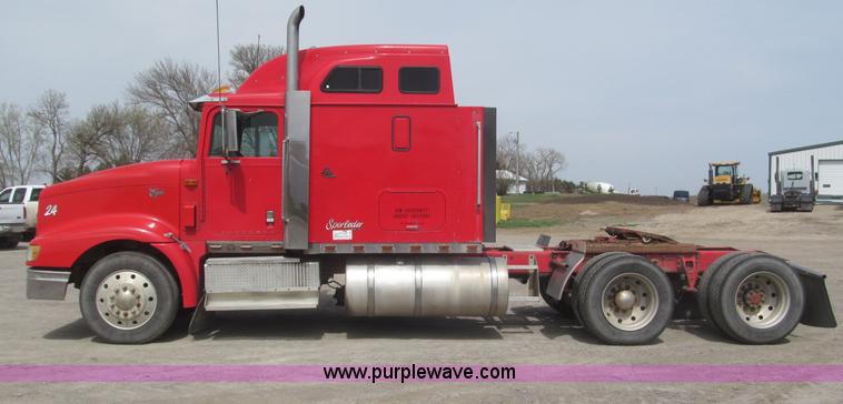 image for item B5486 1997 International 9400 Eagle semi truck