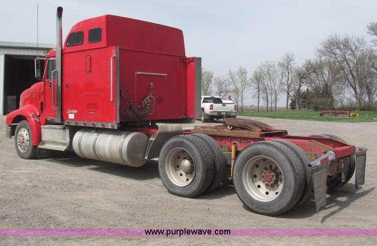 image for item B5486 1997 International 9400 Eagle semi truck