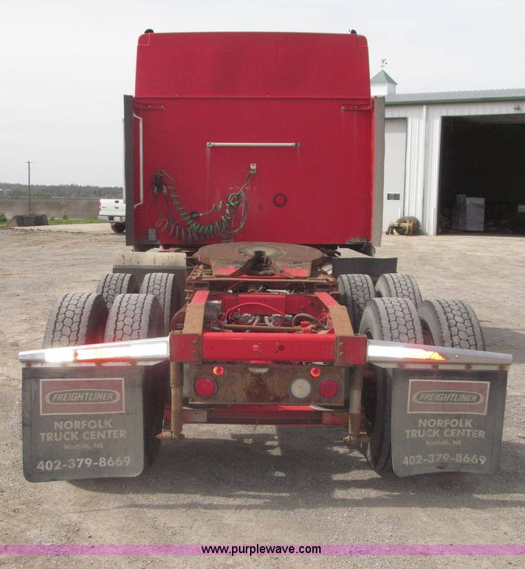 image for item B5486 1997 International 9400 Eagle semi truck