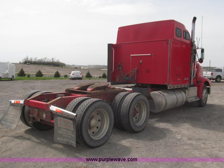 image for item B5486 1997 International 9400 Eagle semi truck