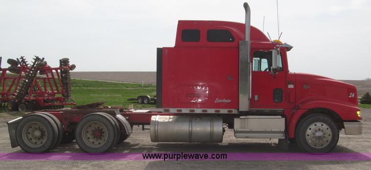image for item B5486 1997 International 9400 Eagle semi truck
