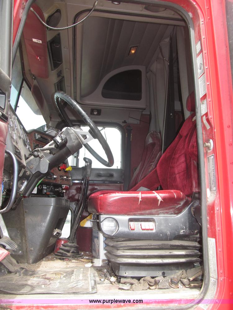 image for item B5486 1997 International 9400 Eagle semi truck