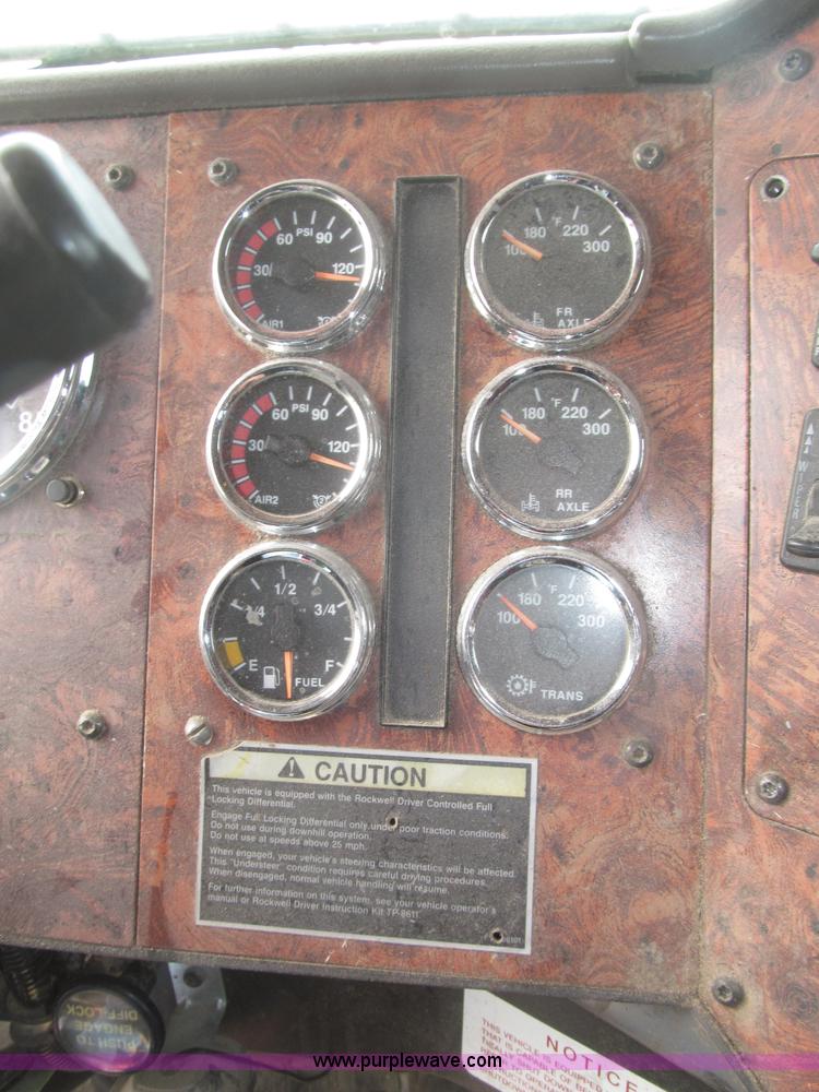 image for item B5486 1997 International 9400 Eagle semi truck