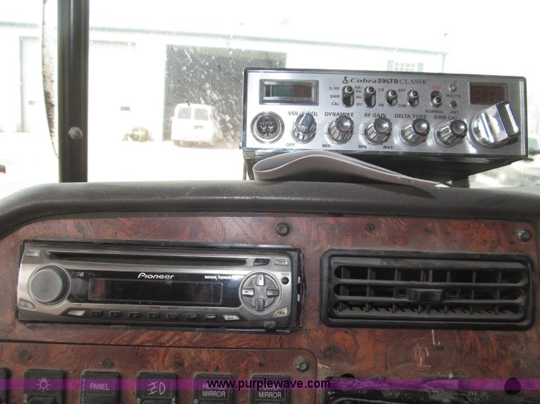 image for item B5486 1997 International 9400 Eagle semi truck