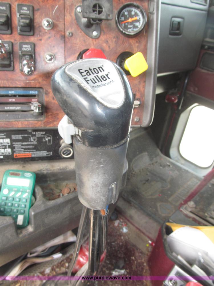 image for item B5486 1997 International 9400 Eagle semi truck