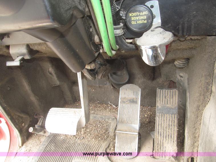 image for item B5486 1997 International 9400 Eagle semi truck