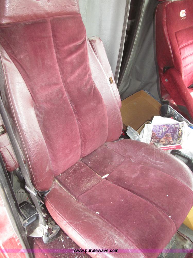 image for item B5486 1997 International 9400 Eagle semi truck