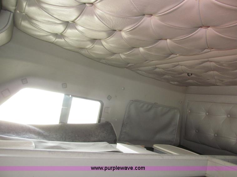 image for item B5486 1997 International 9400 Eagle semi truck