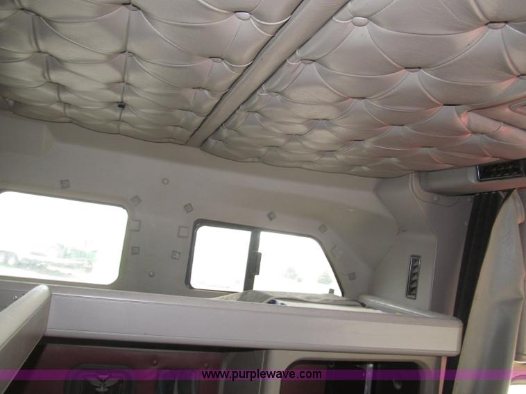 image for item B5486 1997 International 9400 Eagle semi truck