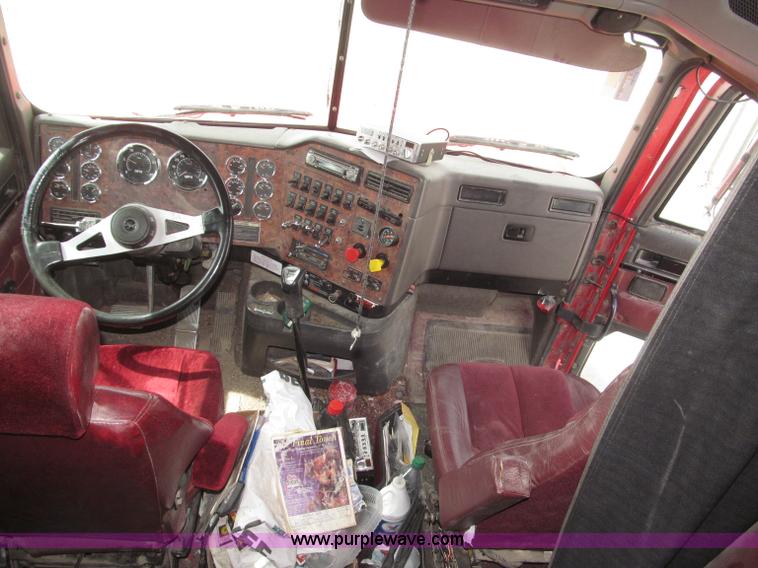 image for item B5486 1997 International 9400 Eagle semi truck