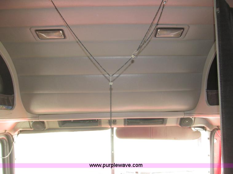 image for item B5486 1997 International 9400 Eagle semi truck