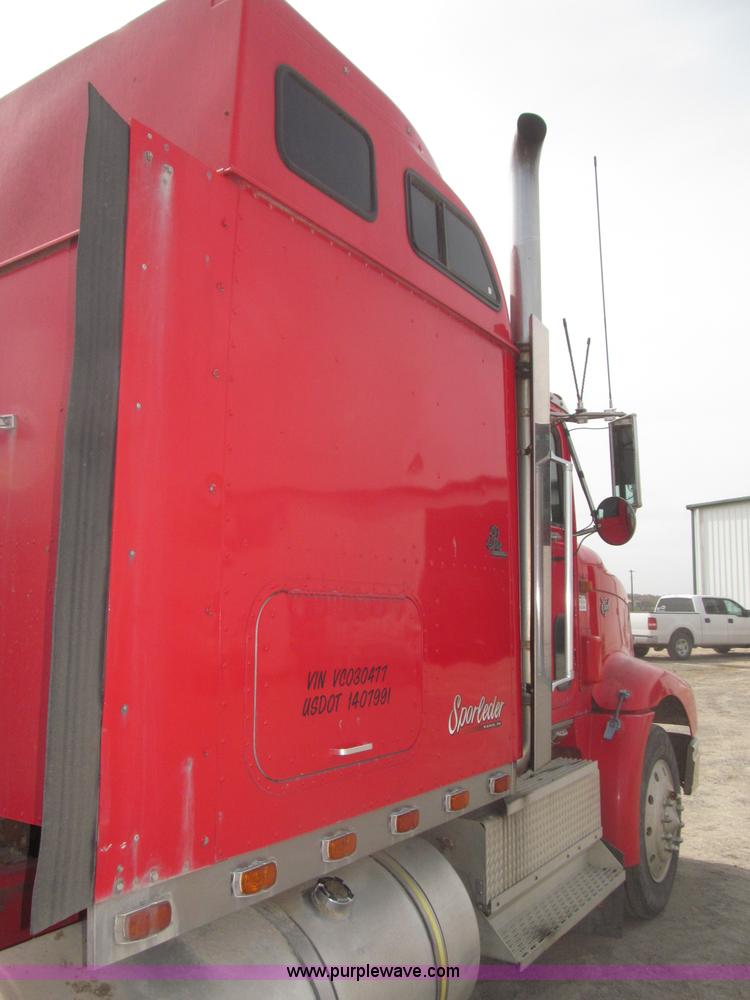 image for item B5486 1997 International 9400 Eagle semi truck