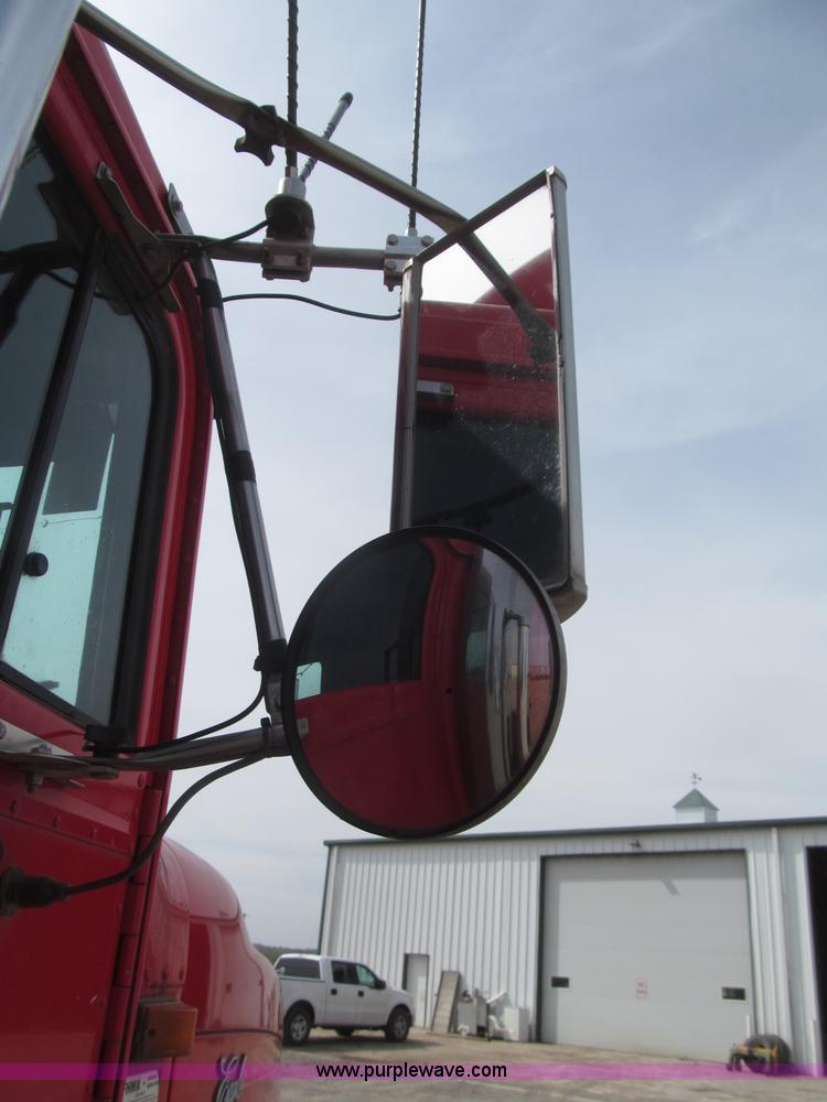 image for item B5486 1997 International 9400 Eagle semi truck