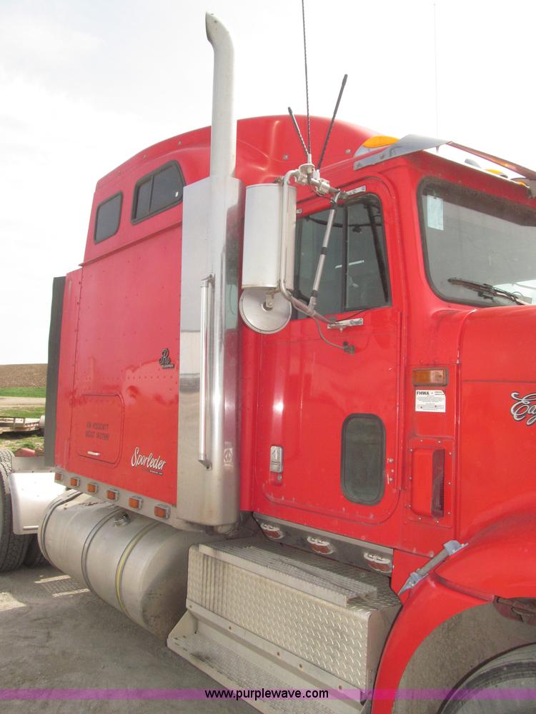 image for item B5486 1997 International 9400 Eagle semi truck