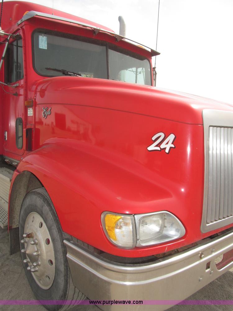 image for item B5486 1997 International 9400 Eagle semi truck