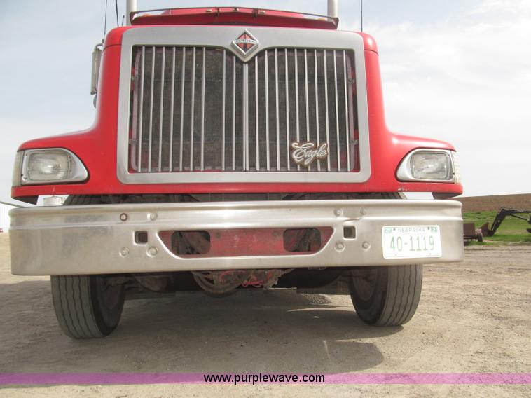 image for item B5486 1997 International 9400 Eagle semi truck