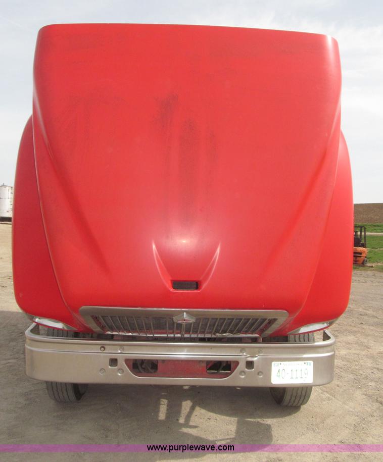 image for item B5486 1997 International 9400 Eagle semi truck