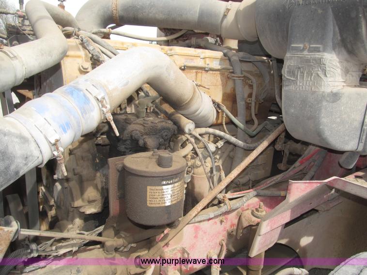 image for item B5486 1997 International 9400 Eagle semi truck