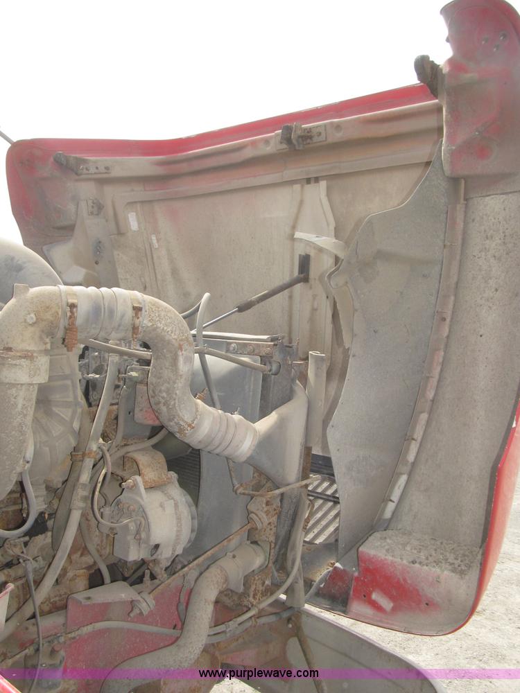 image for item B5486 1997 International 9400 Eagle semi truck