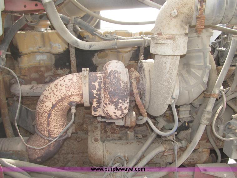 image for item B5486 1997 International 9400 Eagle semi truck