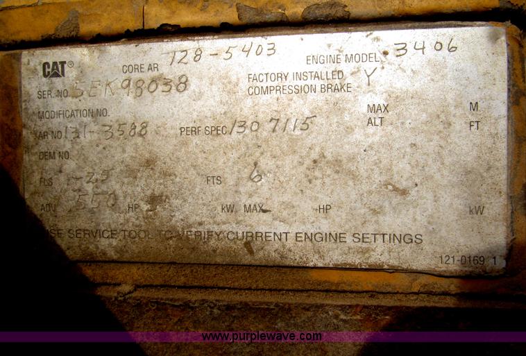 image for item B5486 1997 International 9400 Eagle semi truck