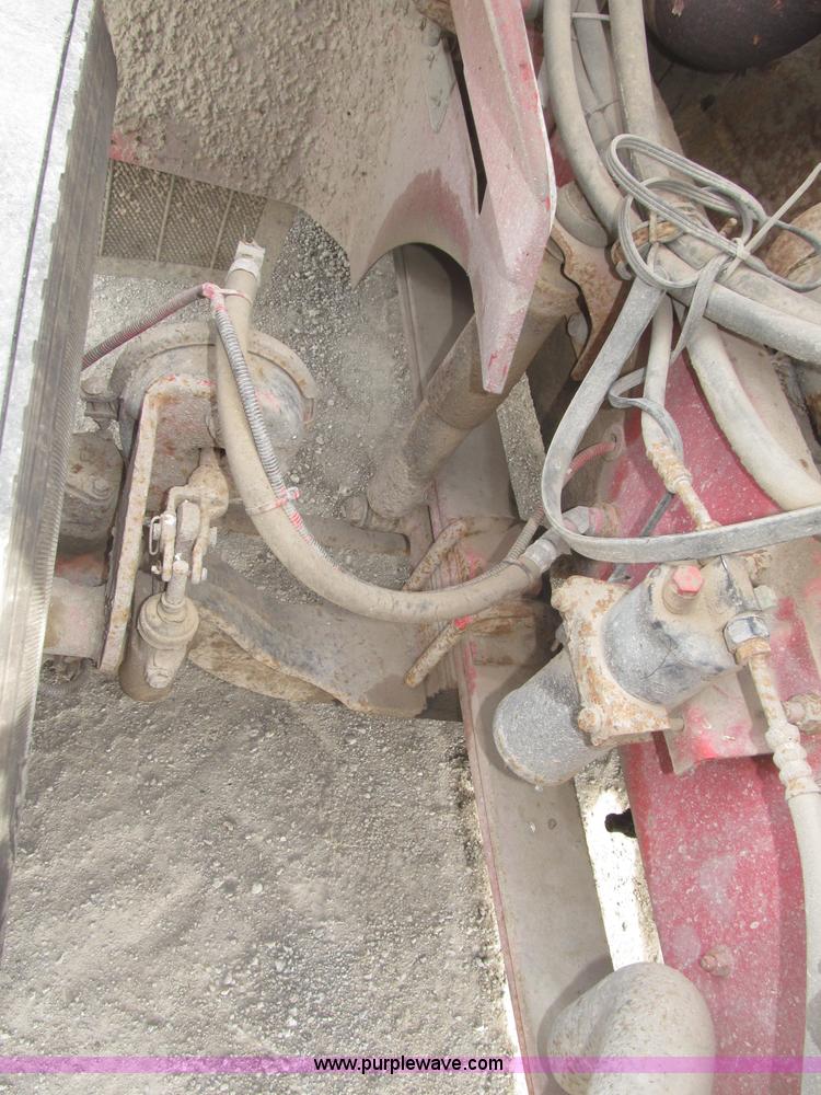 image for item B5486 1997 International 9400 Eagle semi truck