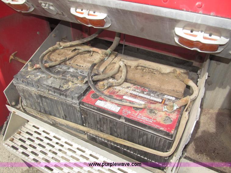 image for item B5486 1997 International 9400 Eagle semi truck