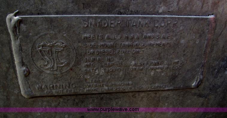 image for item B5486 1997 International 9400 Eagle semi truck