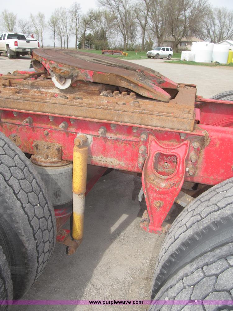 image for item B5486 1997 International 9400 Eagle semi truck