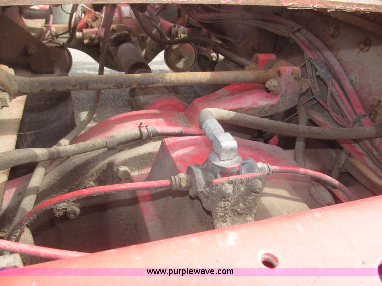 image for item B5486 1997 International 9400 Eagle semi truck