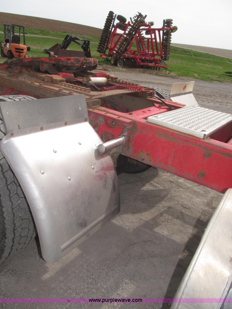 image for item B5486 1997 International 9400 Eagle semi truck