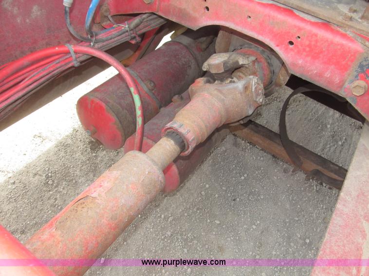 image for item B5486 1997 International 9400 Eagle semi truck